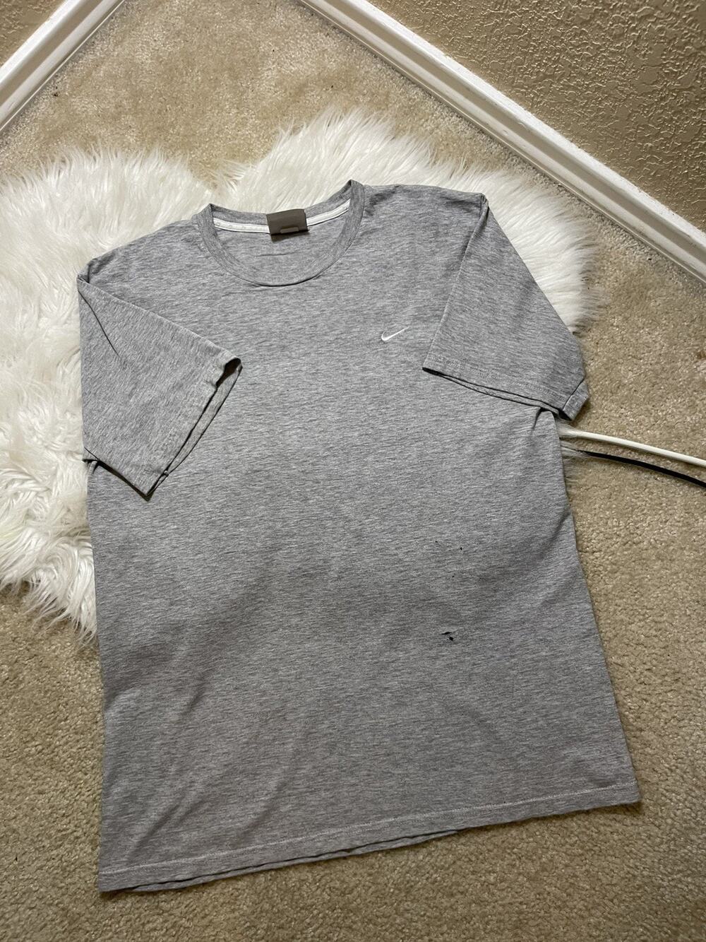 VTG 2000s Nike Gray Tag Embroidered Swoosh Essential T-Shirt Medium